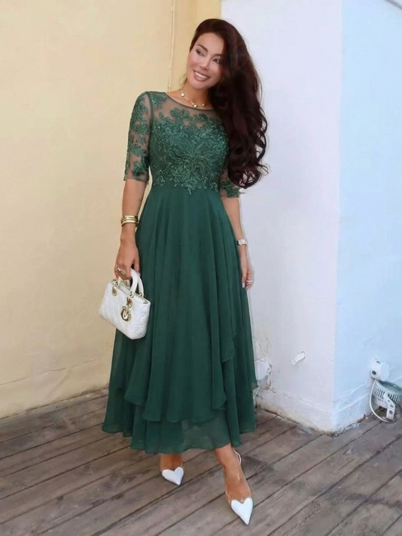 Harlow Lace Bodice Three Quarter Sleeve Midi Dress in Green